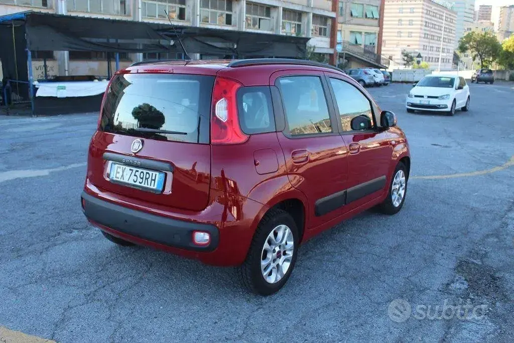 Usata Fiat Panda Lounge 95 CV (69 kW) 2015 Rosso Utilitaria