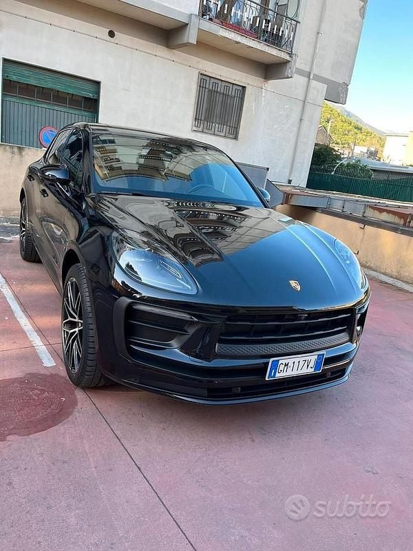 Nero Usata 2023 Porsche Macan SUV | 68.000 € (Buon prezzo) - Immagine 1/4