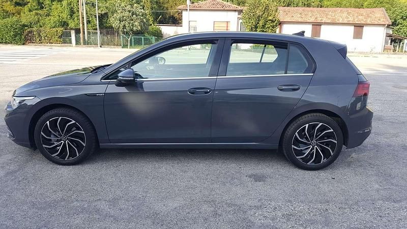 Usata VW Golf VIII Style 131 CV (96 kW) 2021 Grigio Berlina