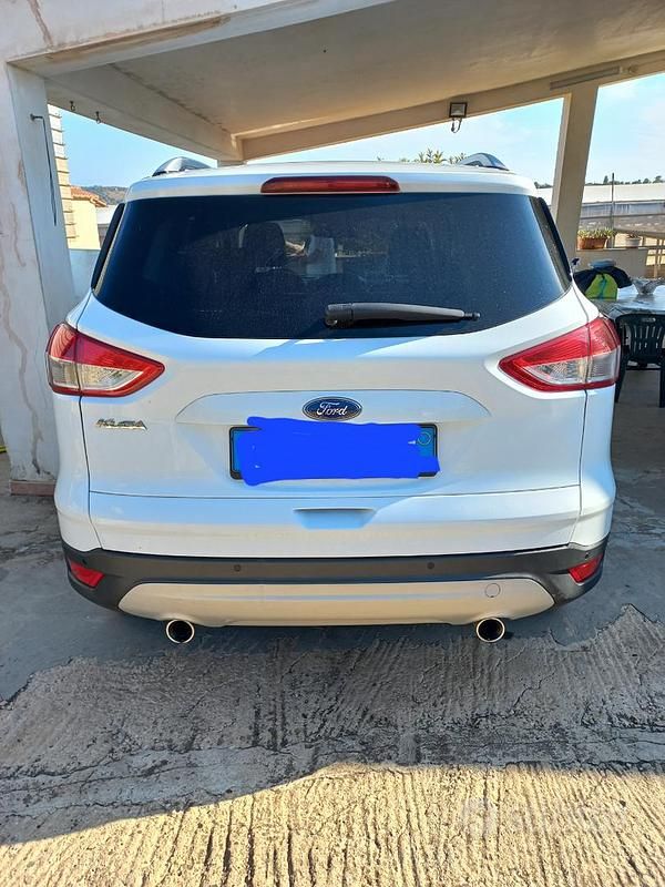 Usata Ford Kuga 140 CV (102 kW) 2015 Bianco SUV