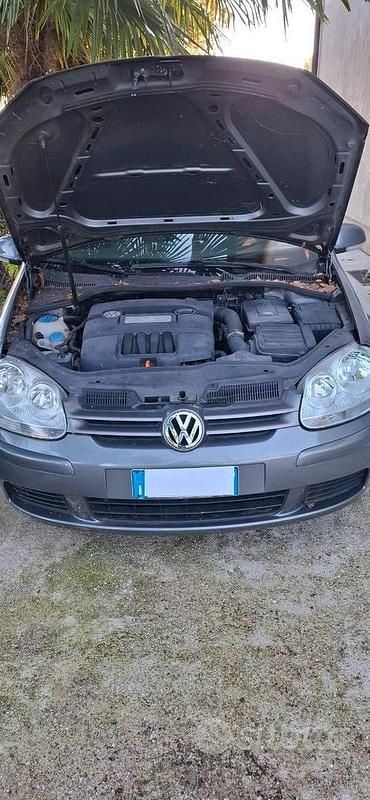 Usata VW Golf V 102 CV (75 kW) 2007 Grigio Berlina