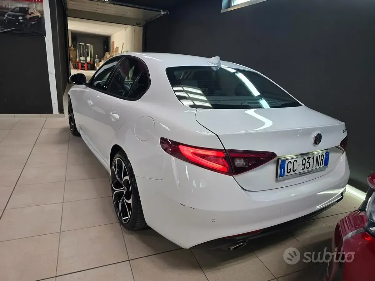 Usata Alfa Romeo Giulia Executive 160 CV (117 kW) 2020 Bianco Berlina