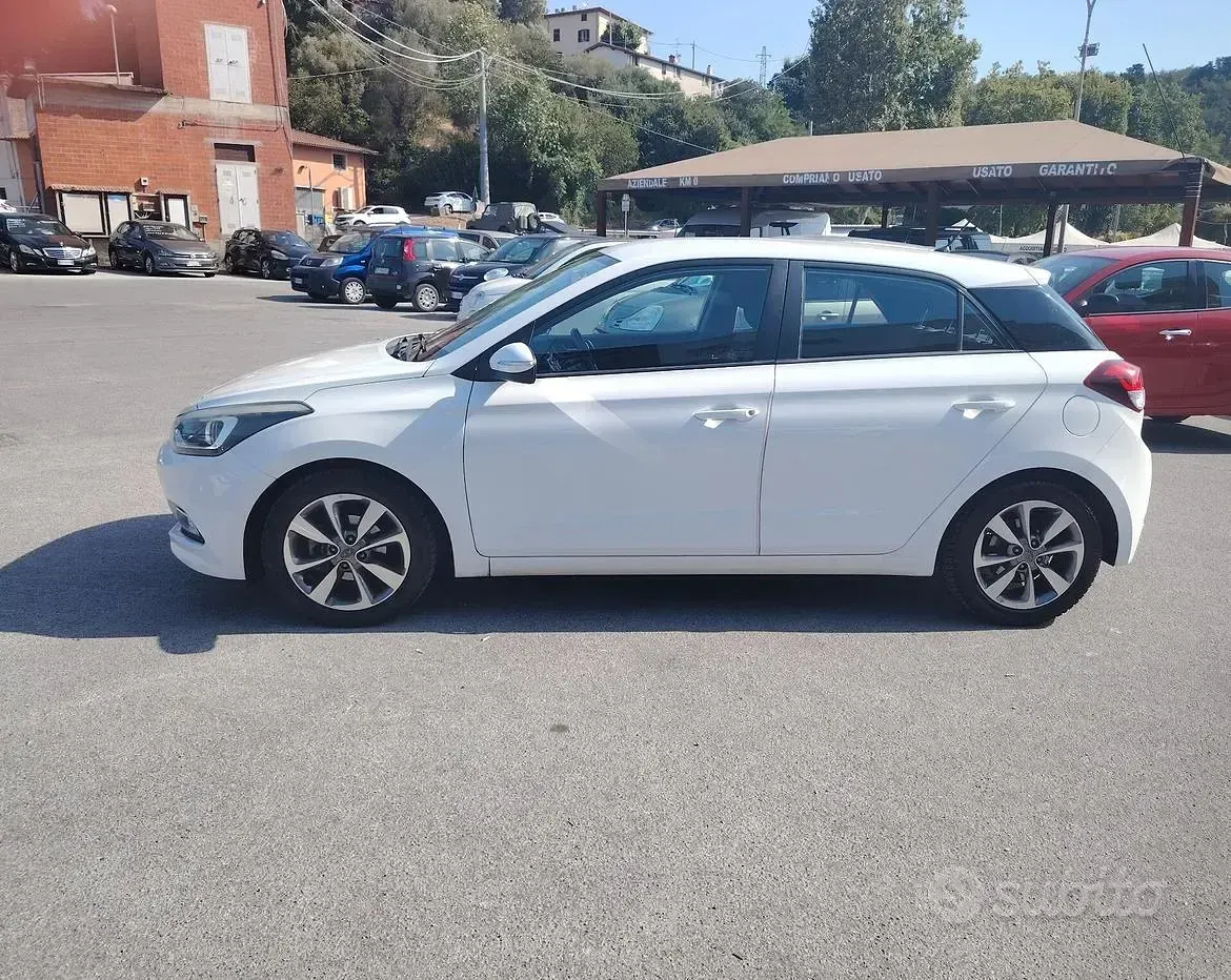 Usata Hyundai i20 Comfort 82 CV (60 kW) 2017 Bianco Utilitaria