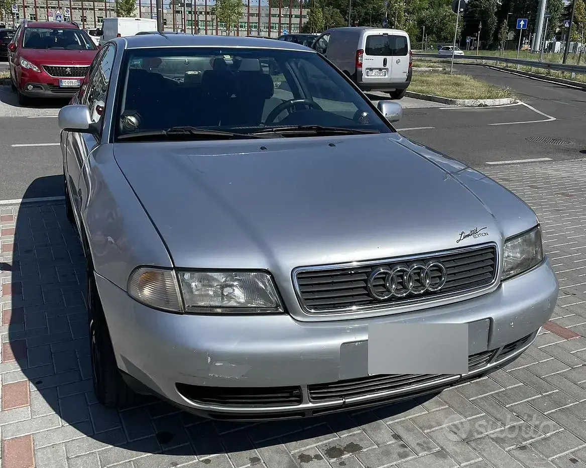 Usata Audi A4 125 CV (91 kW) 1998 Grigio Berlina