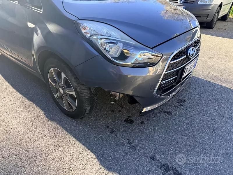 Usata Hyundai ix20 Classic 90 CV (66 kW) 2015 Grigio Utilitaria