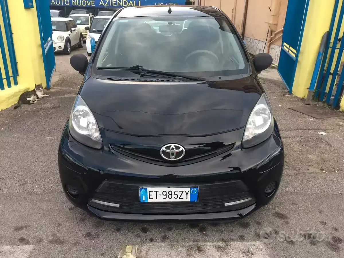 Usata Toyota Aygo Active 68 CV (50 kW) 2012 Nero Utilitaria