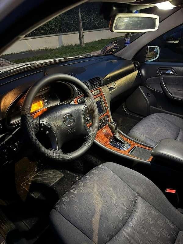 Usata Mercedes C220 Classic 143 CV (105 kW) 2003 Bianco Berlina