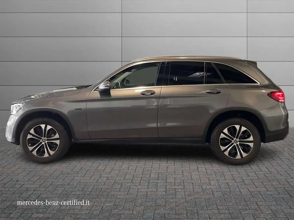 Usata Mercedes GLC300de 194 CV (142 kW) 2022 Grigio selenite SUV