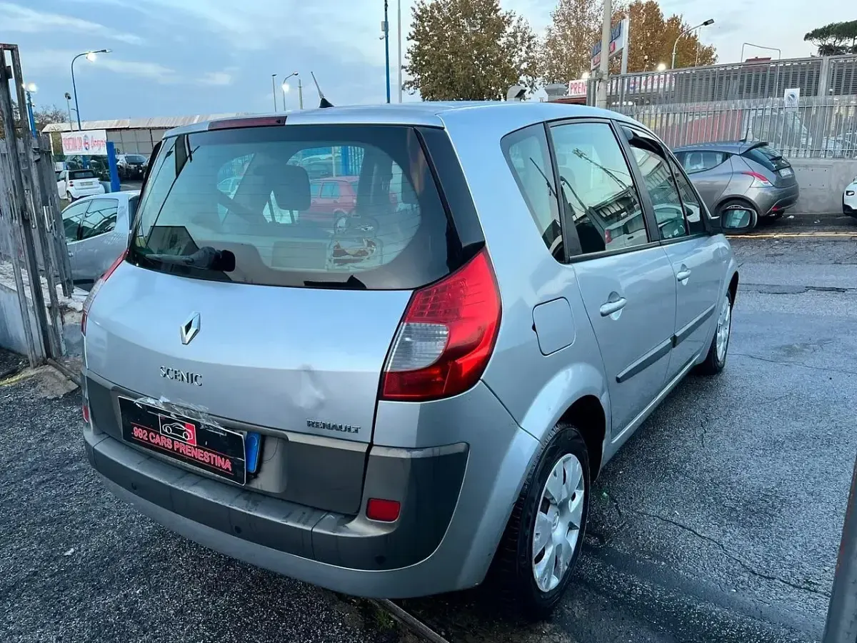 Usata Renault Scénic 106 CV (77 kW) 2006 Grigio Monovolume