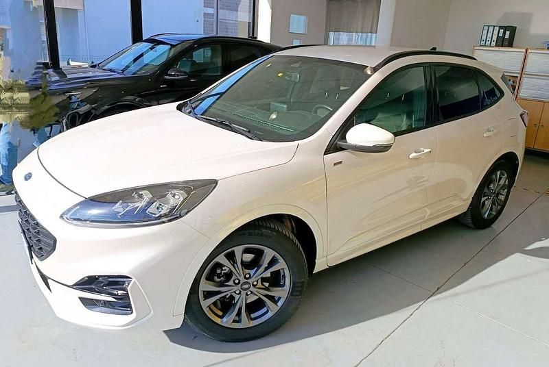 Usata Ford Kuga ST-Line X 152 CV (111 kW) 2023 Bianco perlato SUV