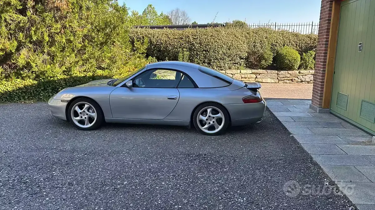 Usata Porsche 911 Carrera 345 CV (253 kW) 2004 Grigio Coupé
