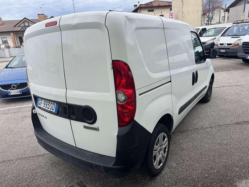 Usata Fiat Doblò Lounge 105 CV (77 kW) 2021 Bianco Monovolume