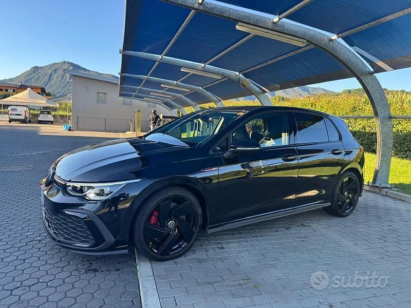 Usata VW Golf VIII GTI 245 CV (180 kW) 2021 Viola Berlina