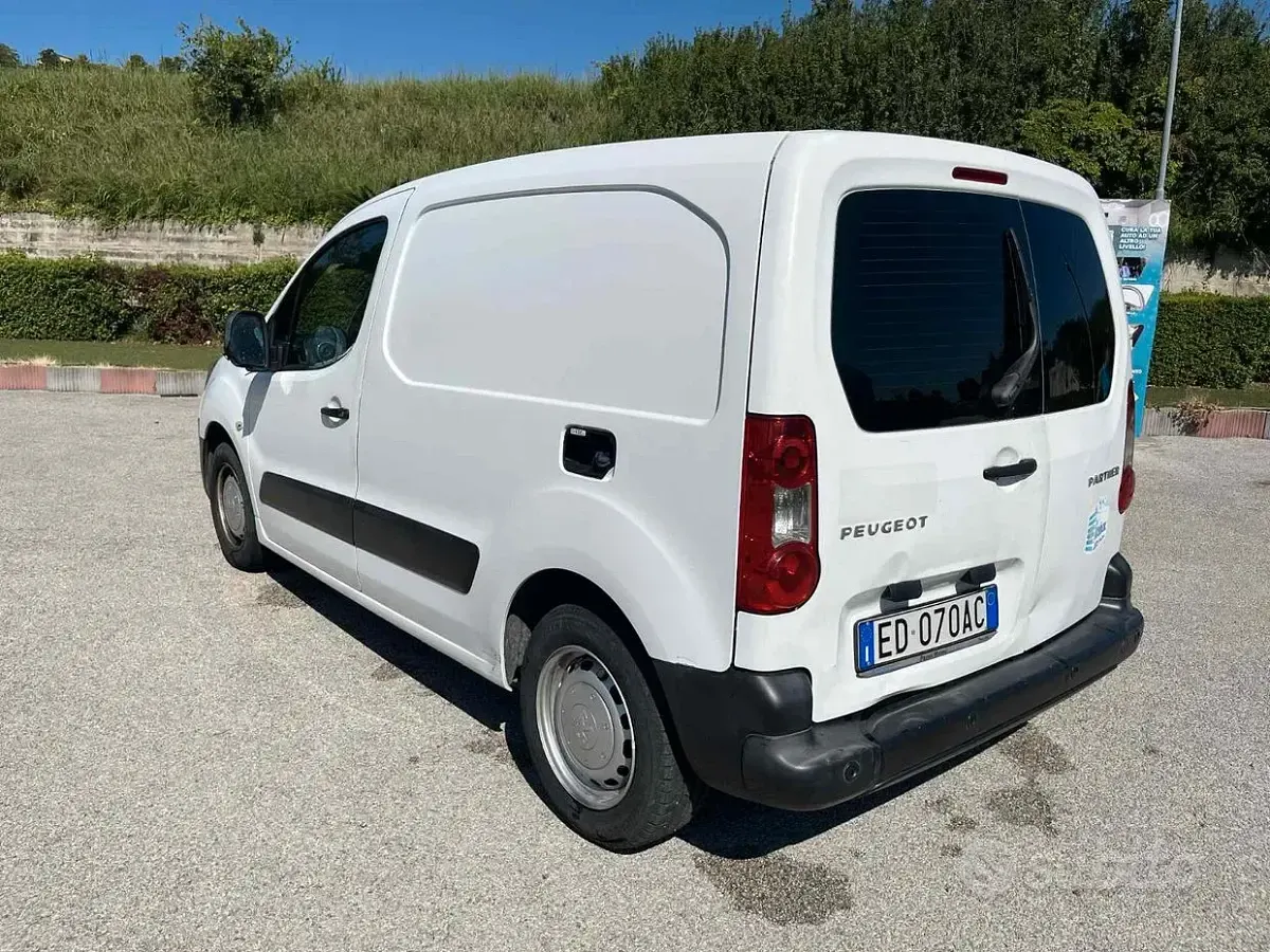Usata Peugeot Partner 90 CV (66 kW) 2010 Bianco Monovolume