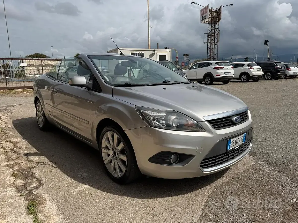 Usata Ford Focus Cabriolet 136 CV (100 kW) 2008 Grigio Cabrio