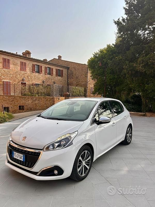 Usata Peugeot 208 2016 Bianco Utilitaria