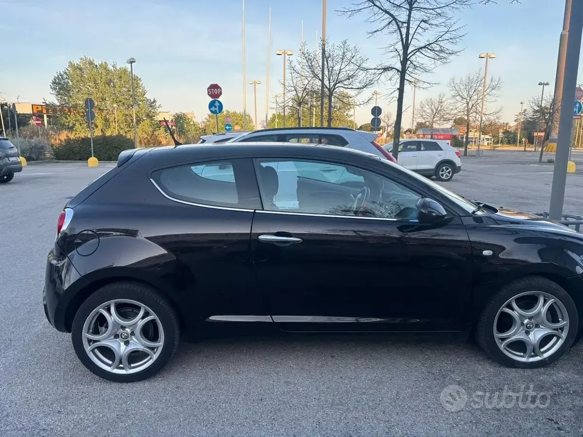 Second-hand Alfa Romeo MiTo 90 CP (66 kW) 2009 Negru Hatchback