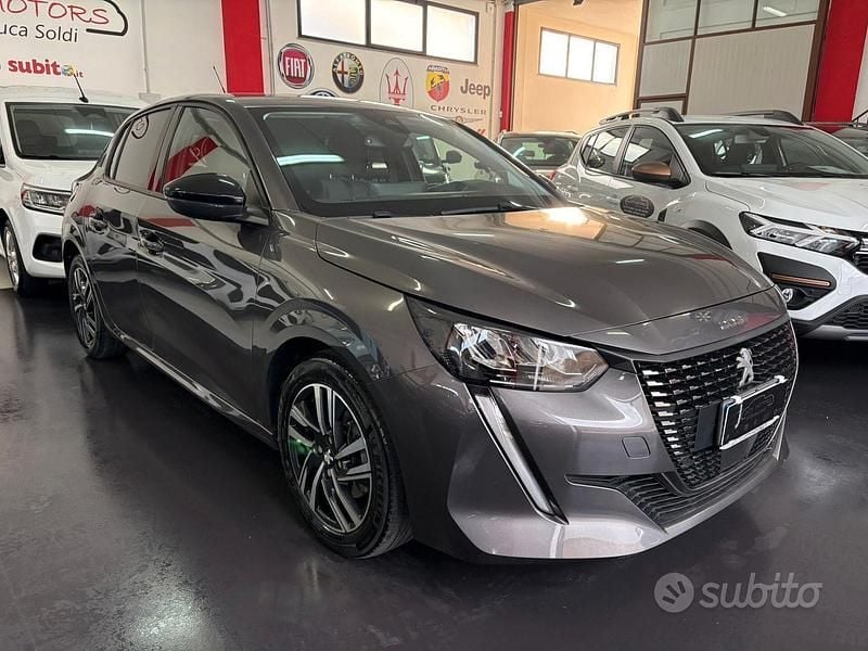 Usata Peugeot 208 Allure 101 CV (74 kW) 2023 Grigio Utilitaria
