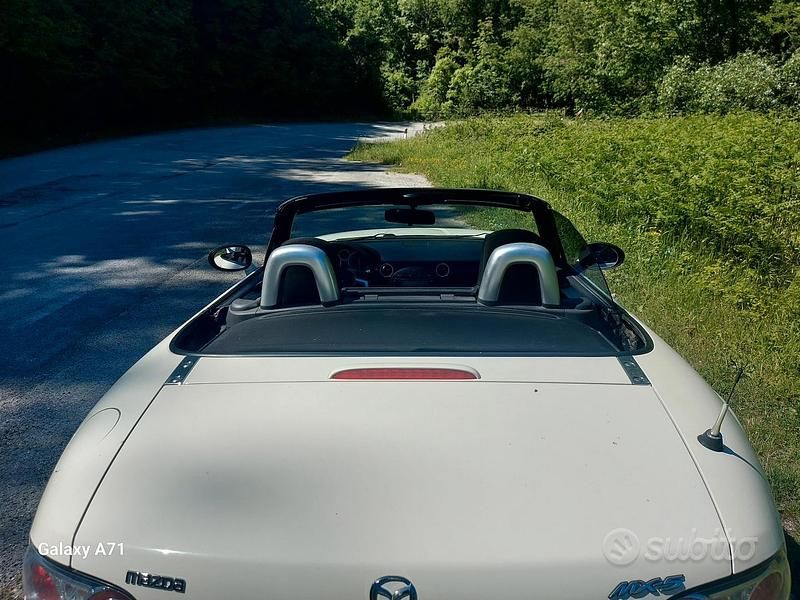 Usata Mazda MX5 126 CV (92 kW) 2006 Bianco Cabrio