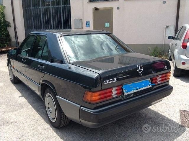 Usata Mercedes 190 109 CV (80 kW) 1991 Nero Berlina