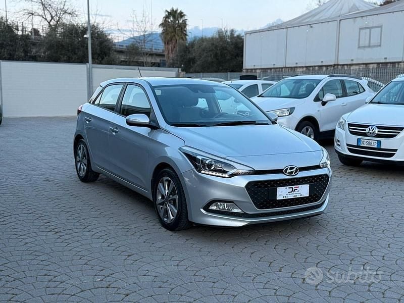 Usata Hyundai i20 Comfort 90 CV (66 kW) 2016 Grigio Berlina