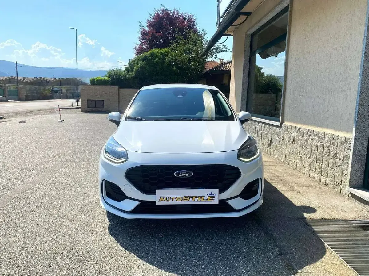 Second-hand Ford Fiesta ST-Line 125 CP (91 kW) 2024 Alb Berlinǎ