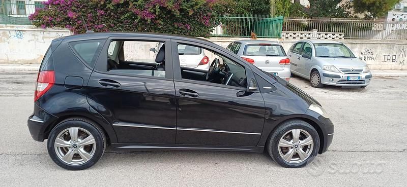 Usata Mercedes A180 2009 Nero Monovolume