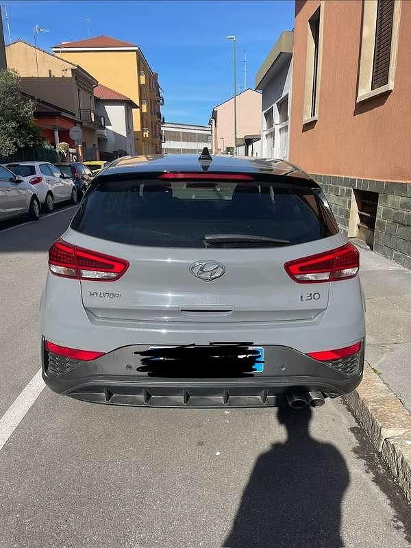 Usata Hyundai i30 N Line 160 CV (117 kW) 2022 Grigio Berlina