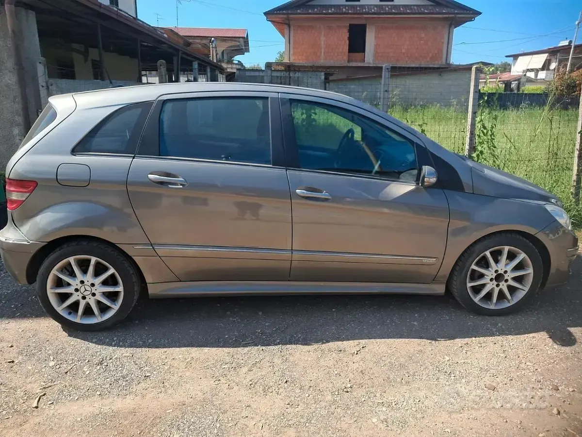 Usata Mercedes B200 2007 Grigio Monovolume