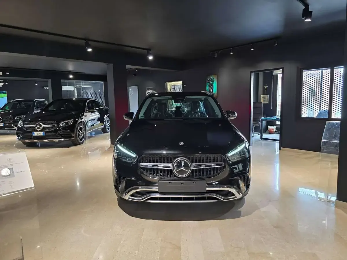 Usata Mercedes GLA200 150 CV (110 kW) 2025 Nero SUV