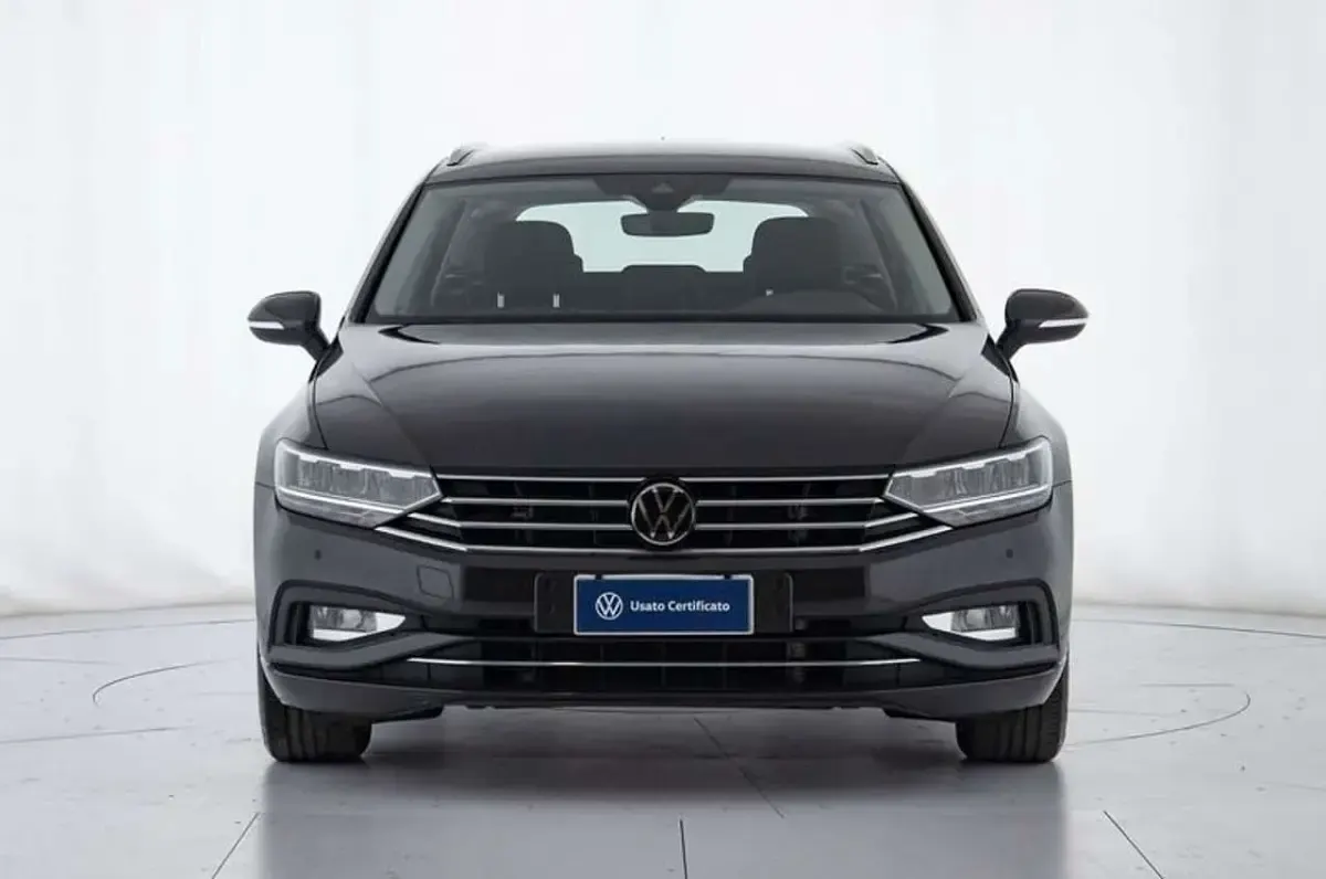 Begagnad VW Passat Business 150 HK (110 kW) 2023 Grå Kombi