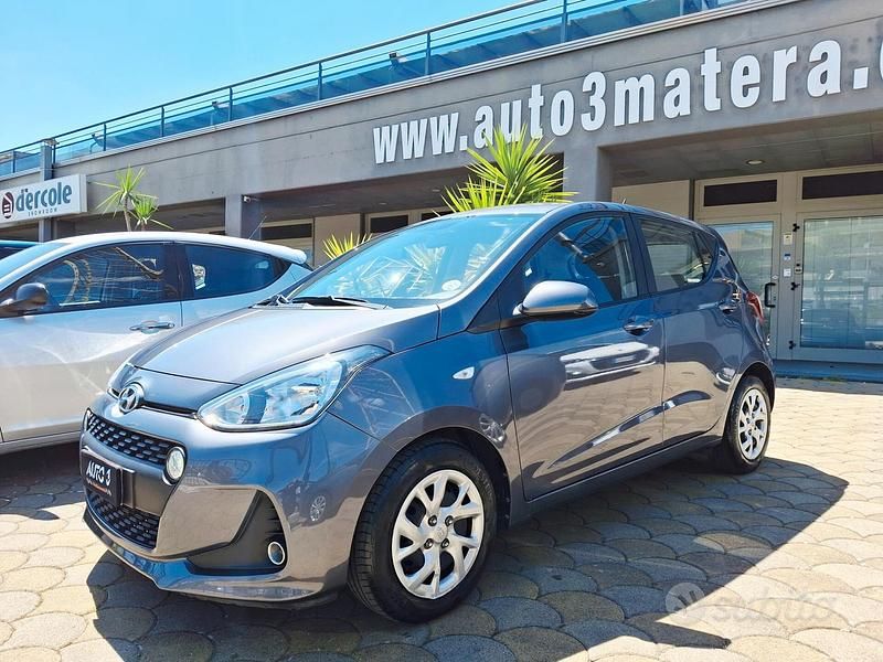 Begagnad Hyundai i10 Comfort 69 HK (50 kW) 2018 Grå Halvkombi