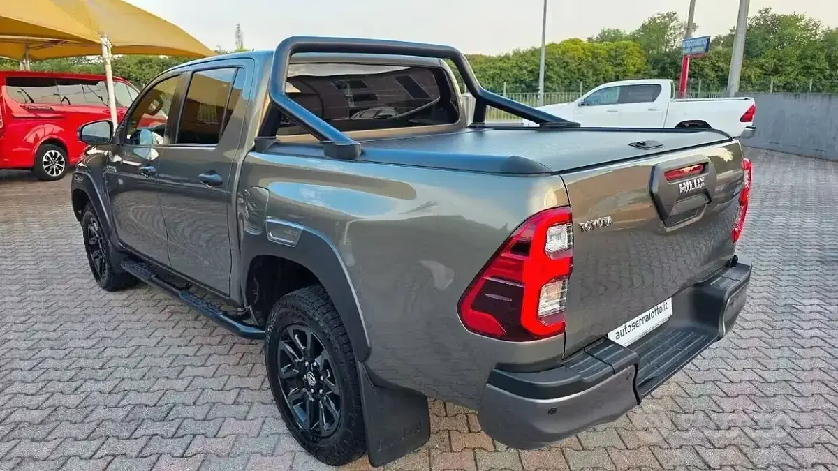 Usata Toyota HiLux 204 CV (150 kW) 2021 Grigio Pick-up