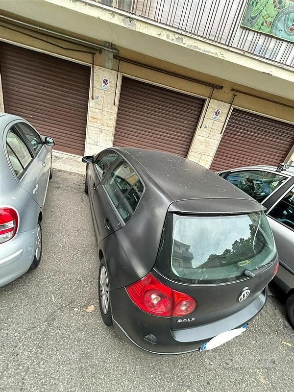 Nero Usata 2005 VW Golf V Tre volumi | 2000 € (Ottimo prezzo) - Immagine 1/4