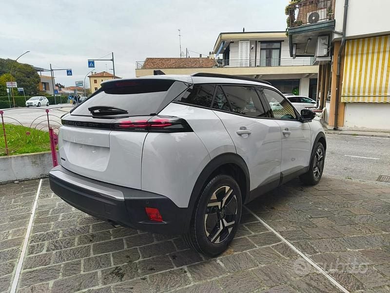 Nouvelle Peugeot 2008 Allure 101 ch (74 kW) 2025 Blanc SUV
