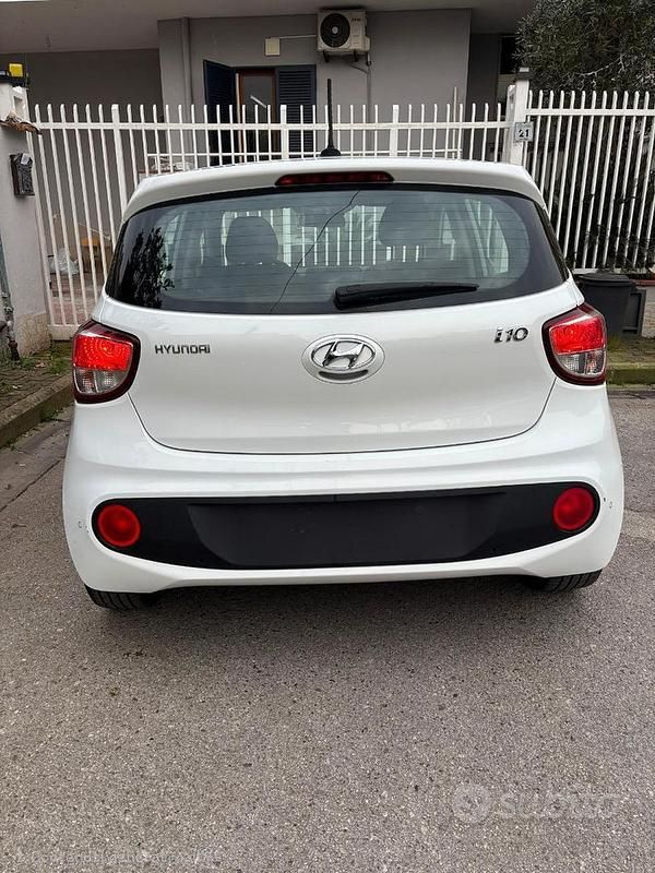Usata Hyundai i10 Style 46 CV (33 kW) 2017 Bianco Utilitaria
