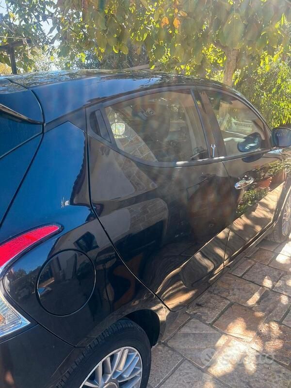Nero Usata 2013 Lancia Ypsilon Due volumi | 5700 € (Buon prezzo) - Immagine 1/4