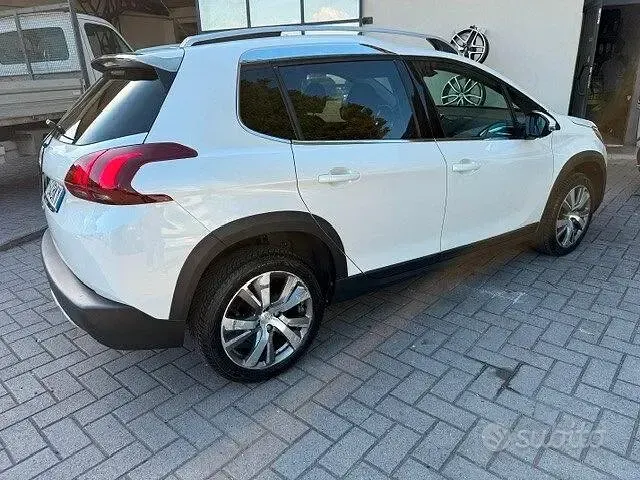 Begagnad Peugeot 2008 Allure 120 HK (88 kW) 2018 Vit SUV