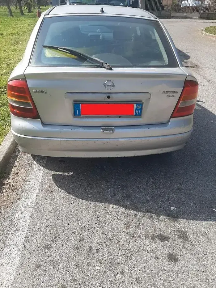 Usata Opel Astra 101 CV (74 kW) 2009 Grigio Berlina