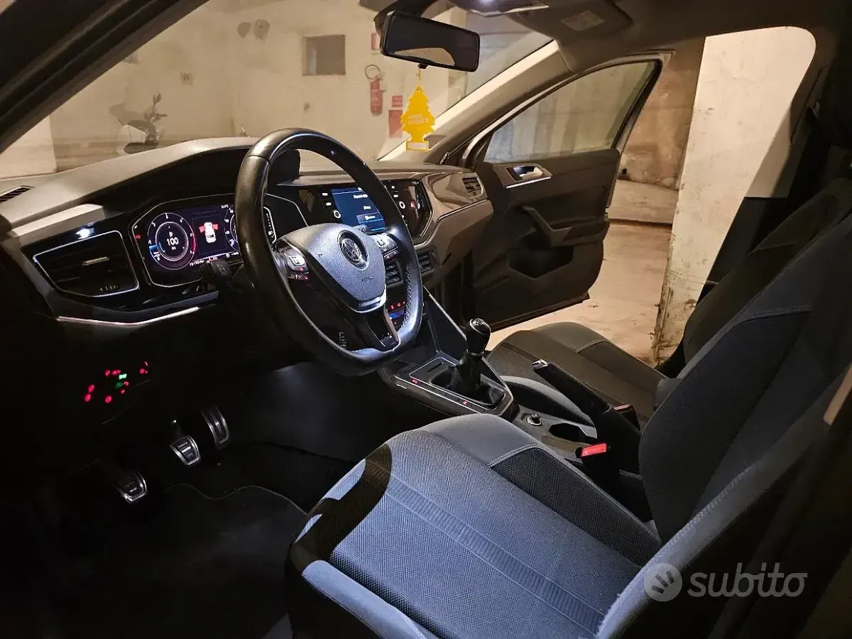 Usata VW Polo R-line 95 CV (69 kW) 2019 Grigio Utilitaria