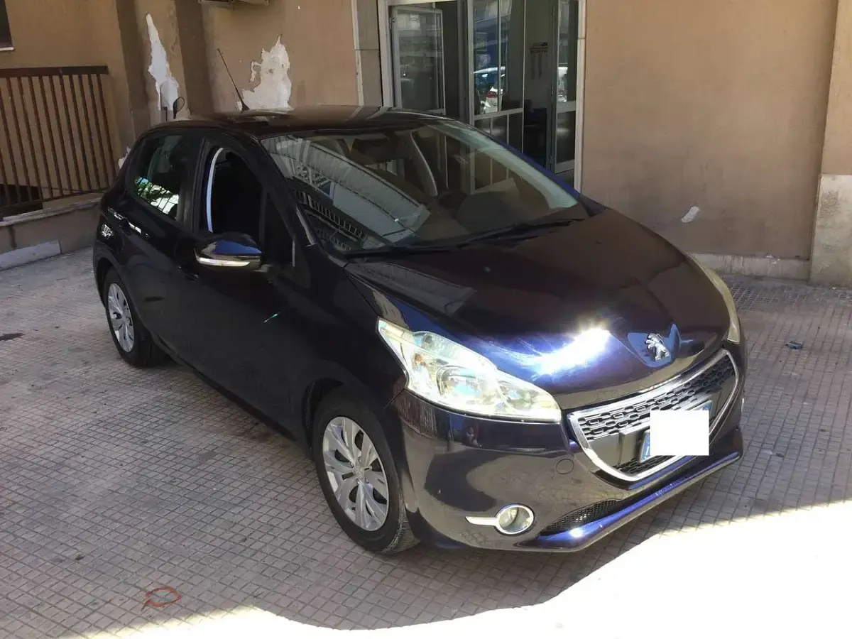 Usata Peugeot 208 Allure 82 CV (60 kW) 2014 Blu/azzurro Utilitaria