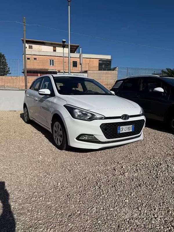Usata Hyundai i20 82 CV (60 kW) 2018 Bianco Berlina