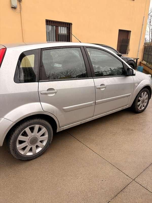 Usata Ford Fiesta 68 CV (50 kW) 2008 Utilitaria