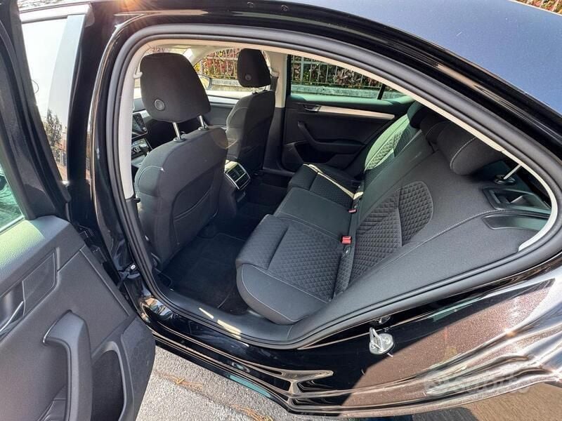 Usata Skoda Superb 140 CV (102 kW) 2021 Nero Berlina