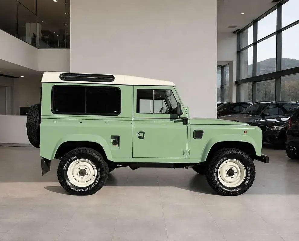 Usata Land Rover Defender 113 CV (83 kW) 1996 SUV