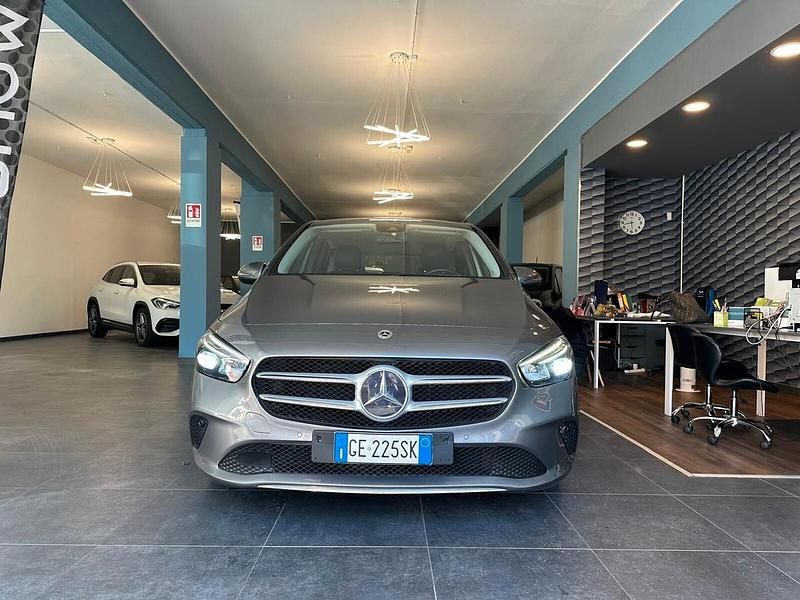 Usata Mercedes B180 116 CV (85 kW) 2021 Grigio Monovolume