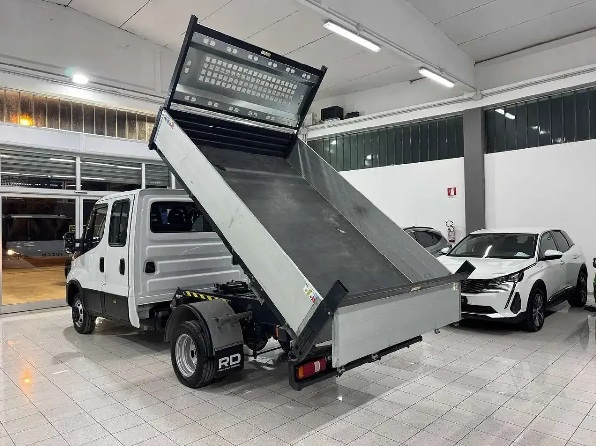 Usata Iveco Daily 136 CV (100 kW) 2024 Bianco Furgone