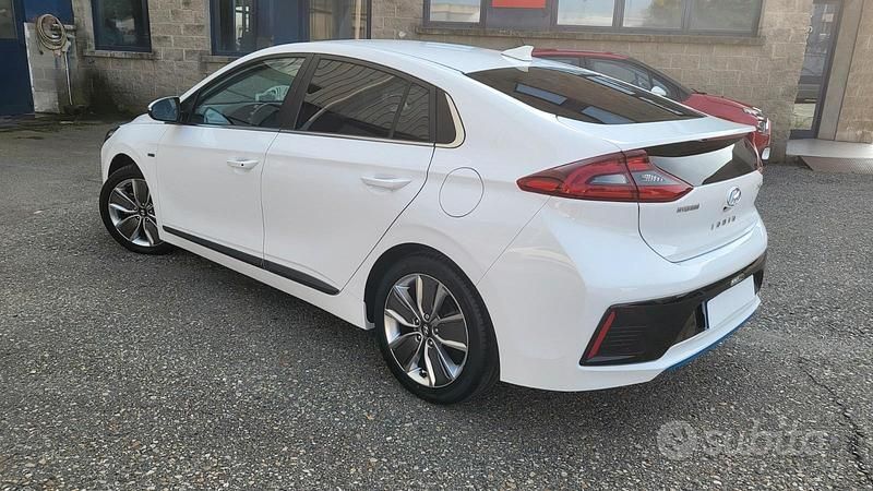 Usata Hyundai Ioniq Comfort 105 CV (77 kW) 2018 Bianco Utilitaria