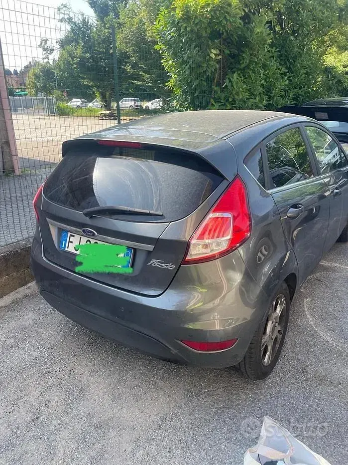 Usata Ford Fiesta 75 CV (55 kW) 2017 Grigio Utilitaria
