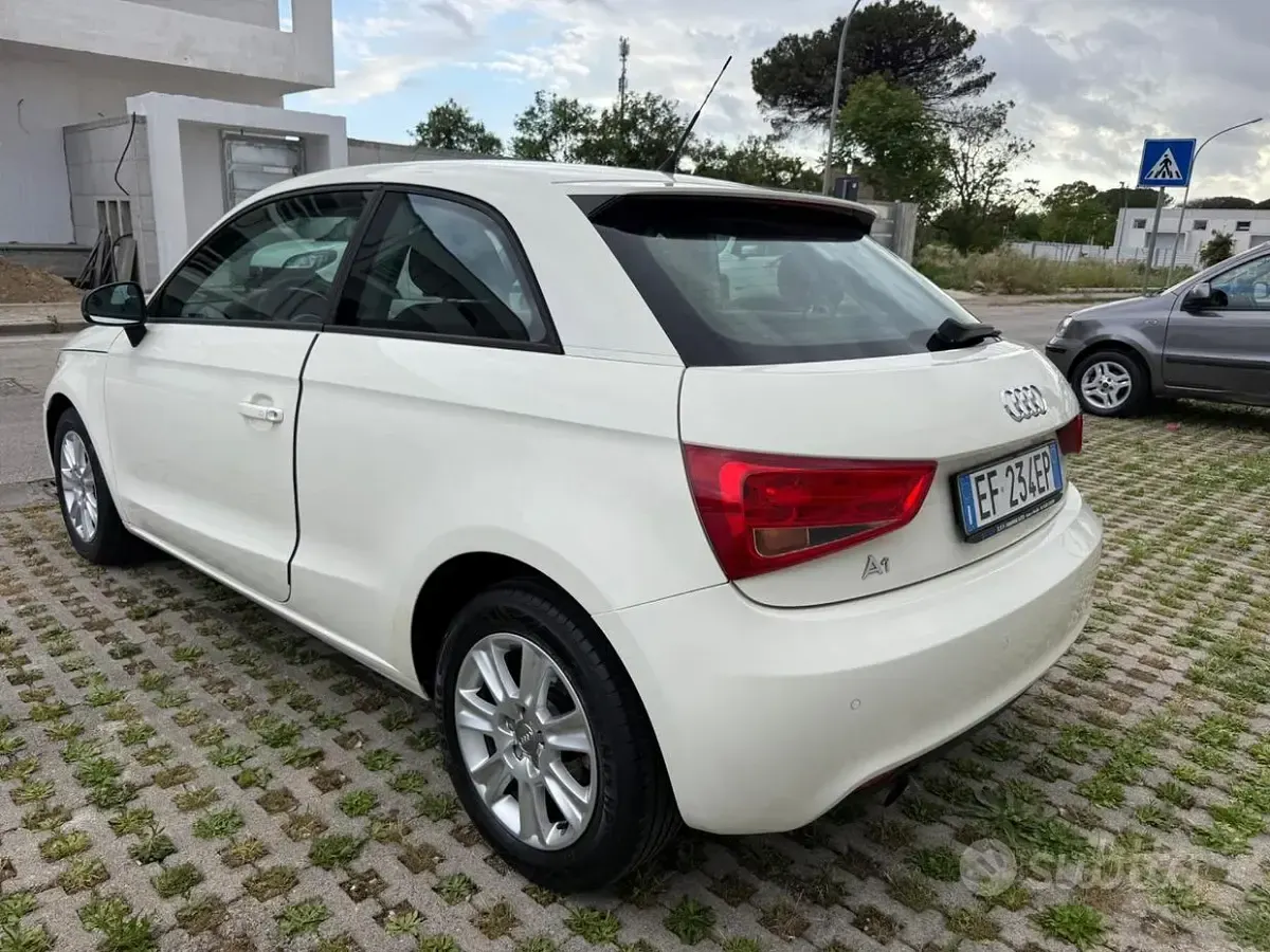 Usado Audi A1 Ambition 86 CV (63 kW) 2010 Blanco Utilitario